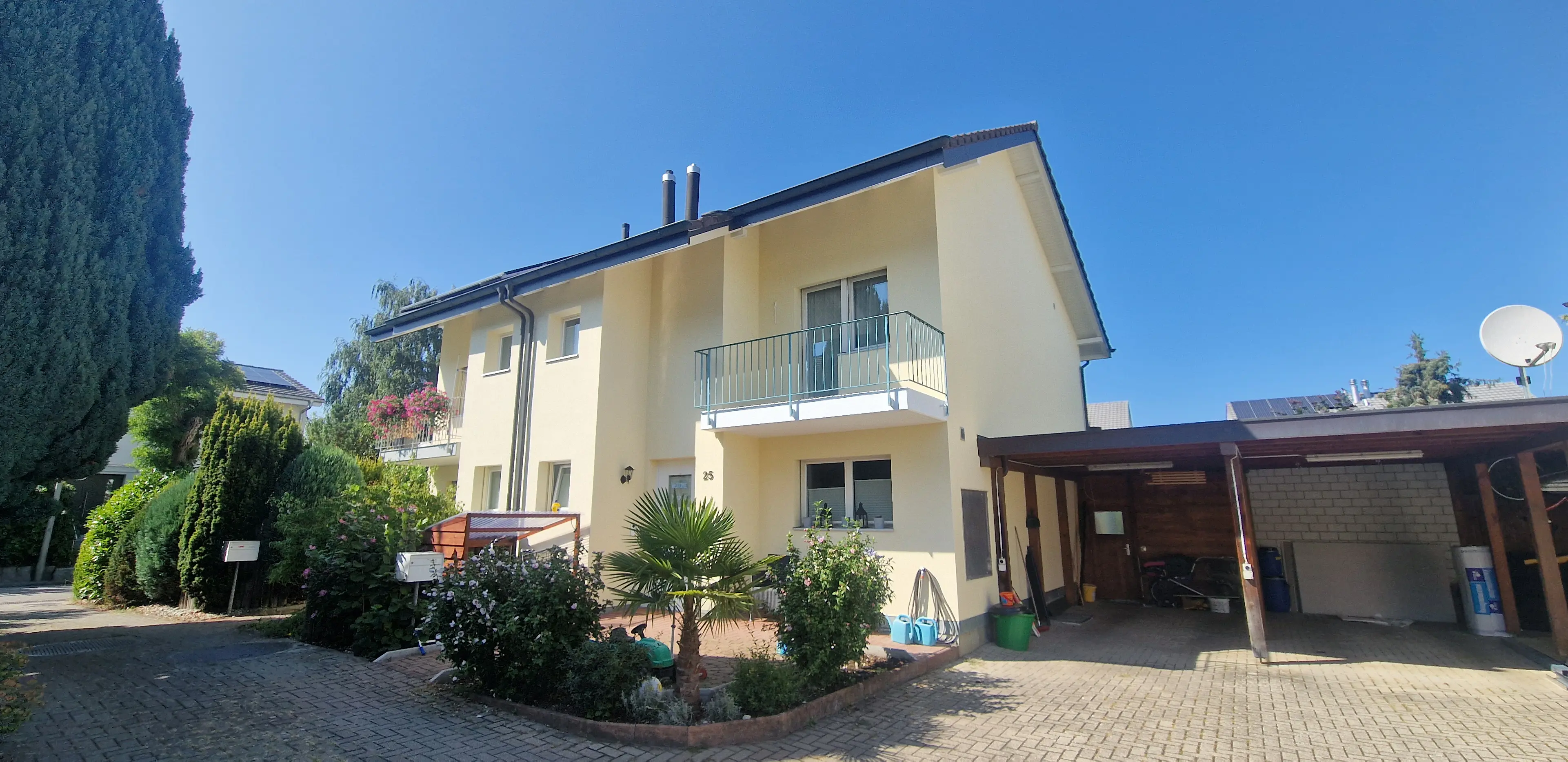 Neu gestrichene Fassade Einfamilienhaus in Ettingen, Applicasa Malergeschäft GmbH